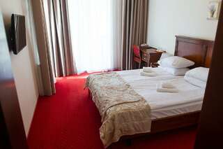 Гостиница Универсал Светлогорск Номер стандарт с 1 двуспальной кроватью-3