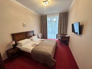 Гостиница Универсал Светлогорск Номер стандарт с 1 двуспальной кроватью-1