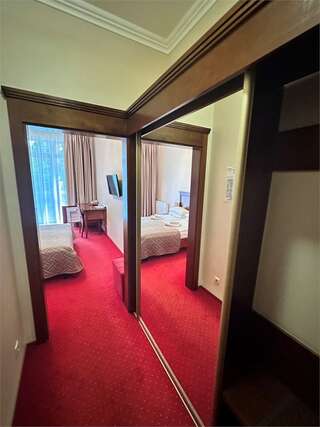 Гостиница Универсал Светлогорск Двухместный номер с совместной кроватью-8