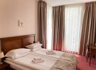 Гостиница Универсал Светлогорск Номер стандарт с 1 двуспальной кроватью-2